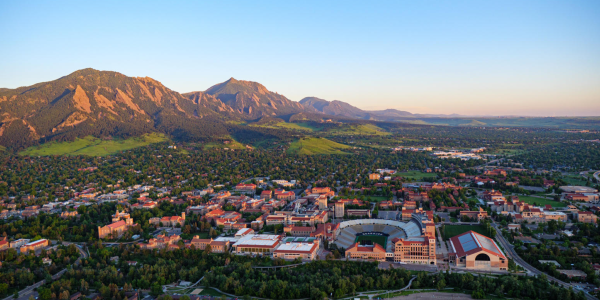 科罗拉多大学博尔德校区和Flatirons